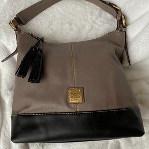 EUC Dooney & Bourke Pebble Leather Shoulder Bag